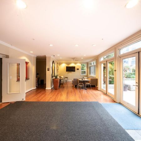 Modern Downtown Top Floor Penthouse With Bay Views Сиэтл Экстерьер фото