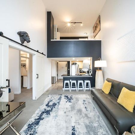 Modern Downtown Top Floor Penthouse With Bay Views Сиэтл Экстерьер фото