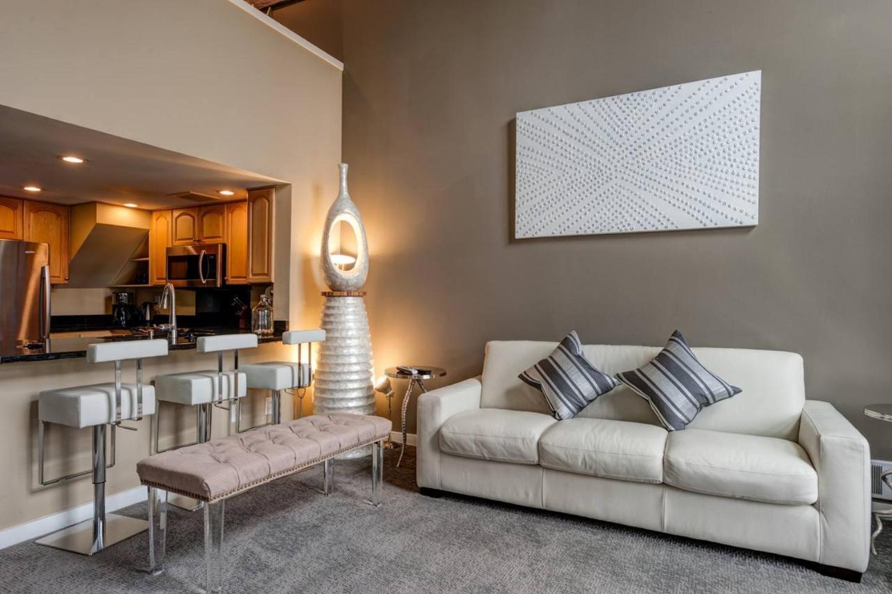 Modern Downtown Top Floor Penthouse With Bay Views Сиэтл Экстерьер фото
