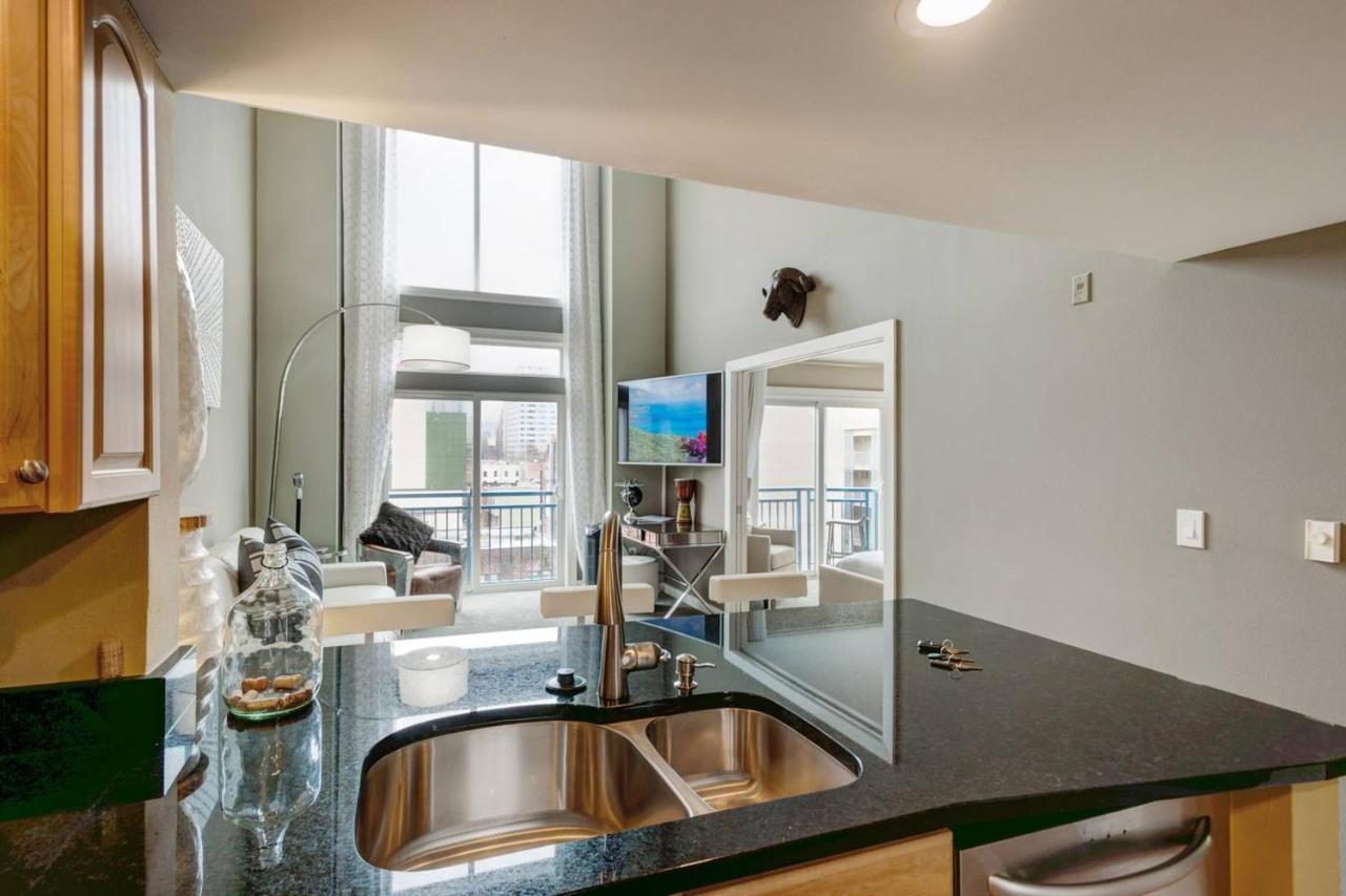 Modern Downtown Top Floor Penthouse With Bay Views Сиэтл Экстерьер фото