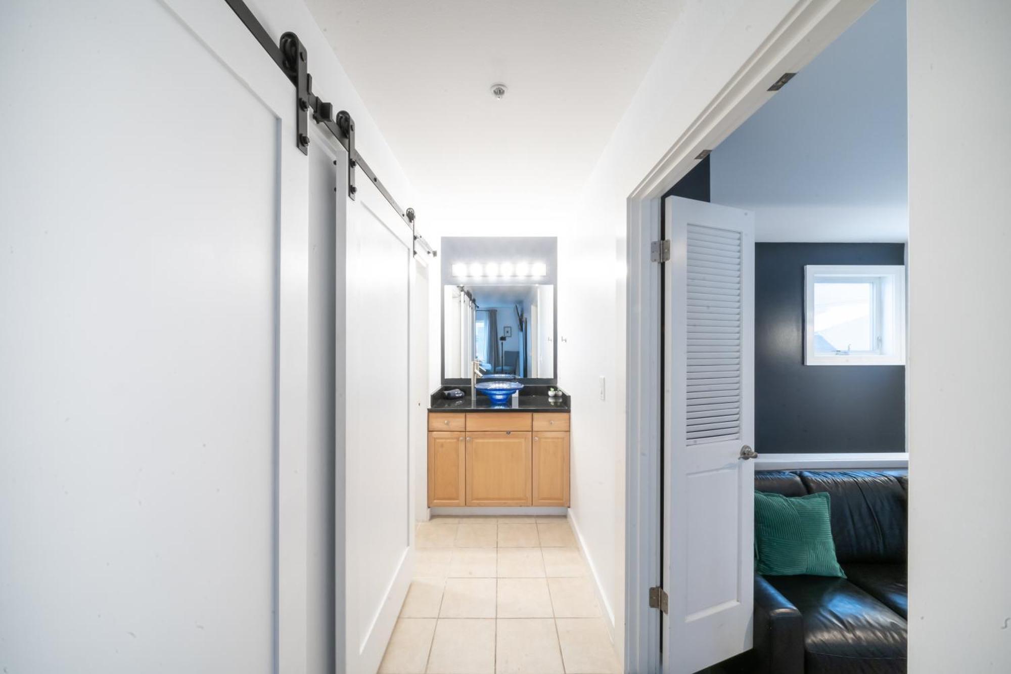 Modern Downtown Top Floor Penthouse With Bay Views Сиэтл Экстерьер фото