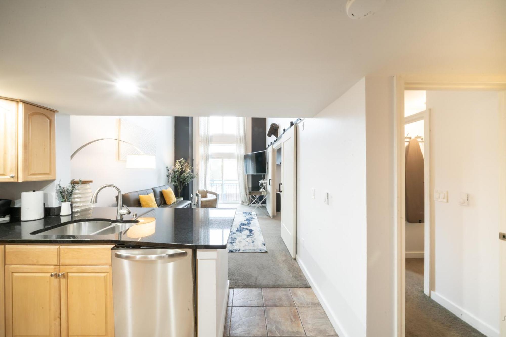 Modern Downtown Top Floor Penthouse With Bay Views Сиэтл Экстерьер фото