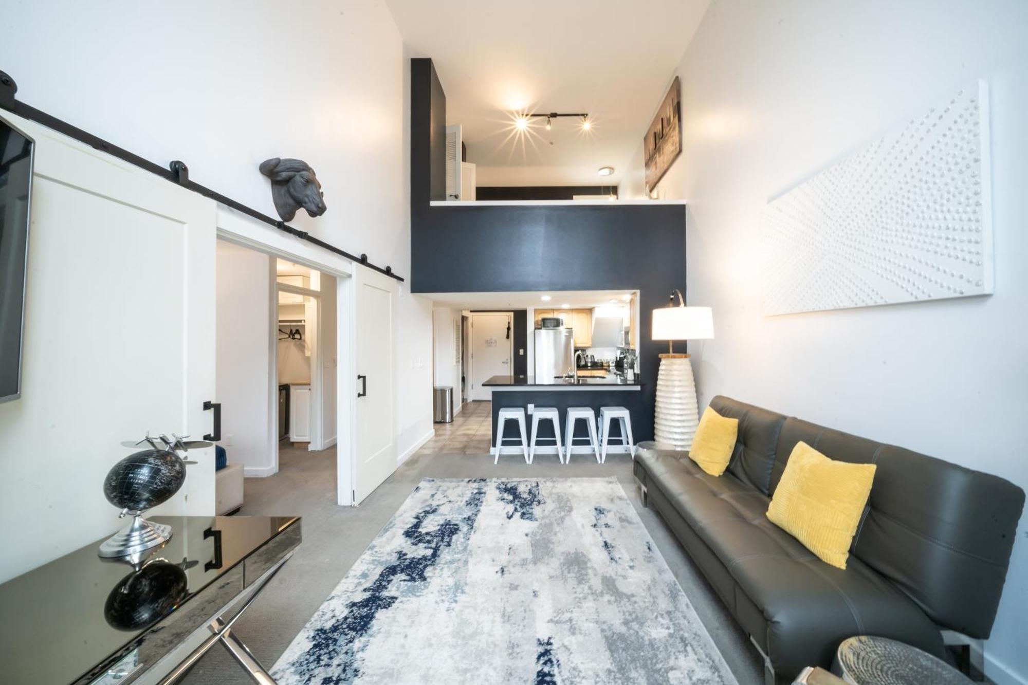 Modern Downtown Top Floor Penthouse With Bay Views Сиэтл Экстерьер фото